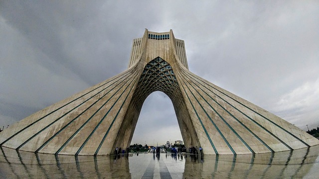 disegno della torre azadi